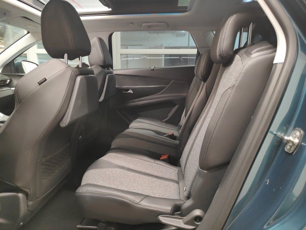 Fahrzeugabbildung Peugeot 5008 Allure 1.2T LED/NAVI/SHZ/AHK/PANO/MEMORY