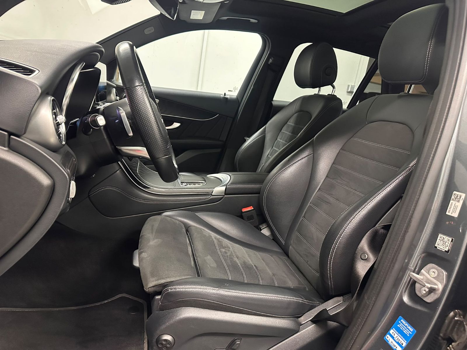 Fahrzeugabbildung Mercedes-Benz GLC 220 d 4MATIC AMG*PANO*360*HUD*AHK*DISTRO