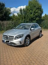 Mercedes-Benz GLA 180 URBAN DCT - Top gepflegt & kaum Gefahren - Mercedes-Benz GLA-Klasse Gebrauchtwagen in Hannover