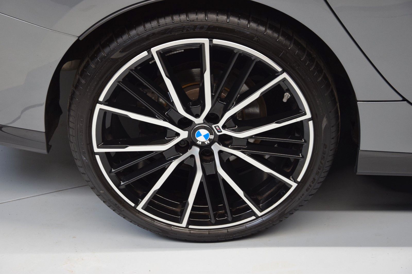 Fahrzeugabbildung BMW 218 i M Sport Gran Coupé HuD Pano Schale ACC