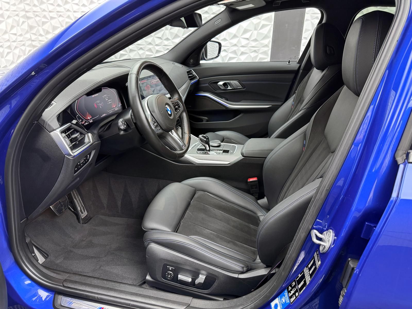 Fahrzeugabbildung BMW XDR*INDIVIDUAL*DEUTSCH*H&K*LASER*STANDHZ*PANO*AH