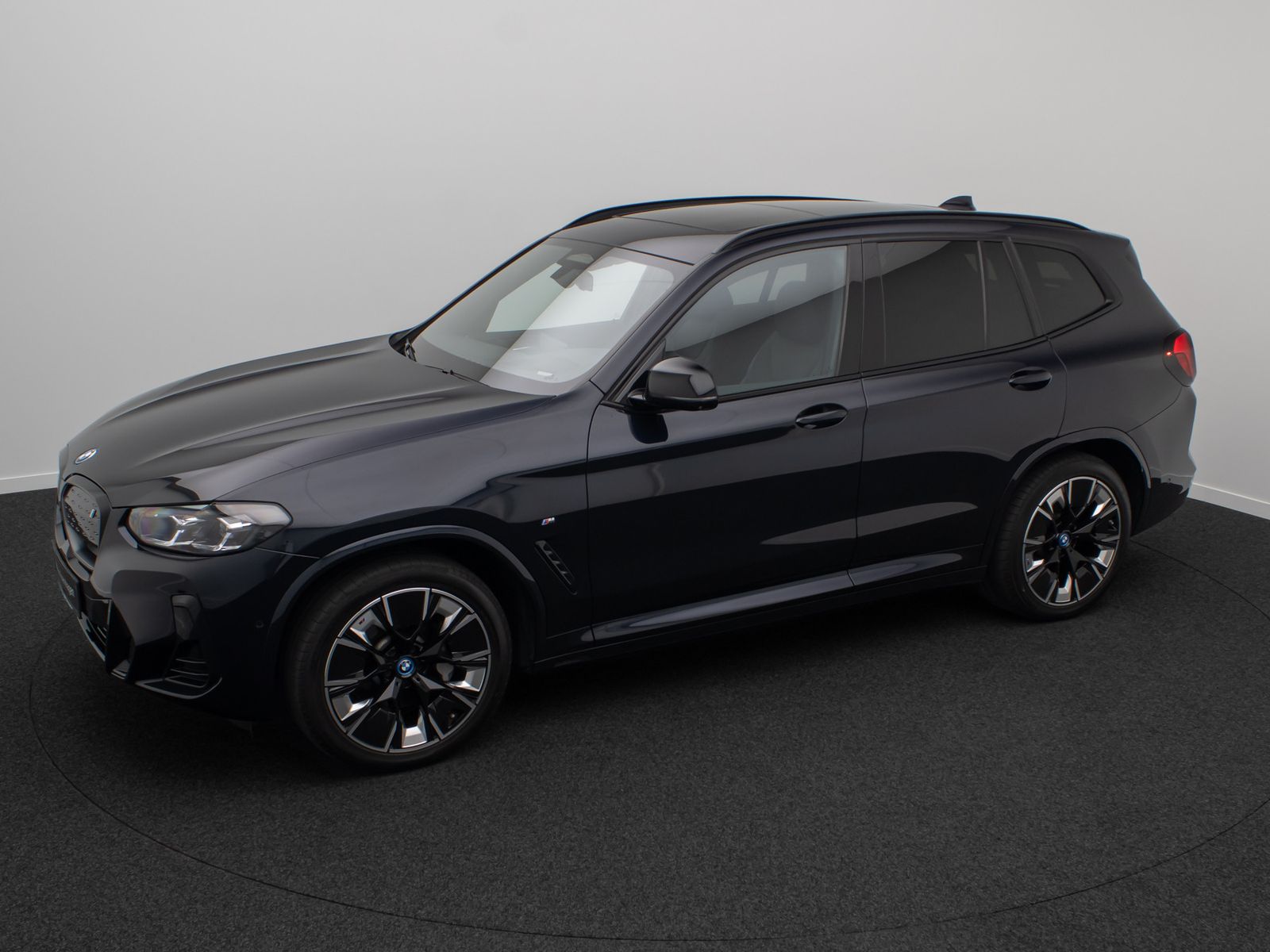 Fahrzeugabbildung BMW iX3 IMPRESSIVE H/K 360&deg;Panorma HUD DAB Sport 20"