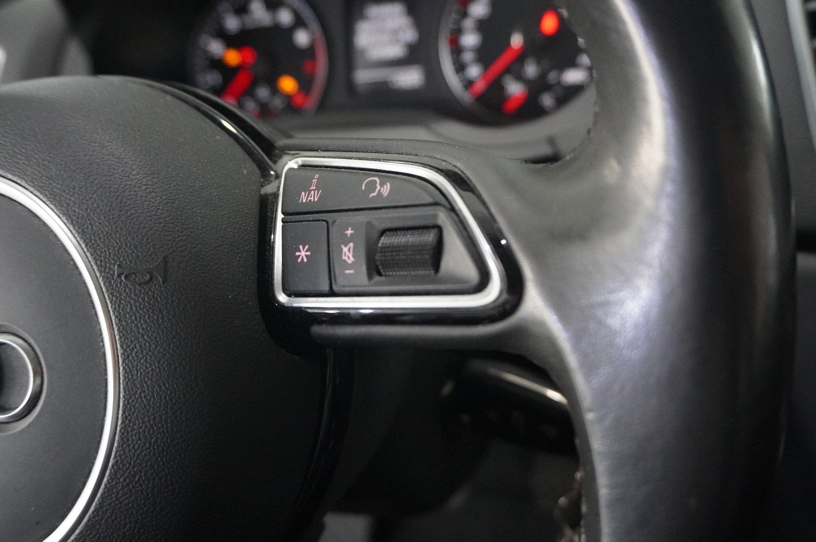 Fahrzeugabbildung Audi Q3 1.4 TFSI ULTRA SPORT NAVI/SHZ/PDC/SPORT/AHK