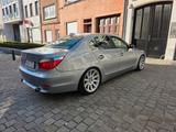 BMW 545i A - - graue BMW 545