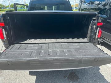 Ford F 150 Lightning SXT AWD  Elektro 2023 schwarz