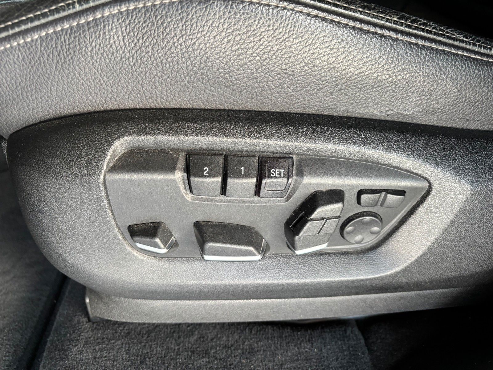 Fahrzeugabbildung BMW X5 xDrive40d *M-Paket*HUD*Pano*Harman-Kardon*KAM