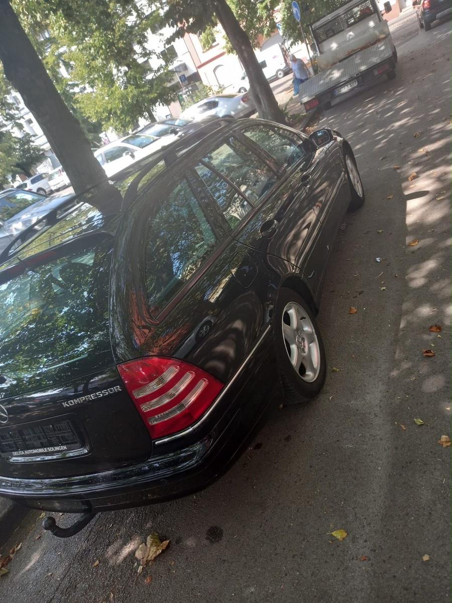 Mercedes-Benz C200 2004 — photo 7