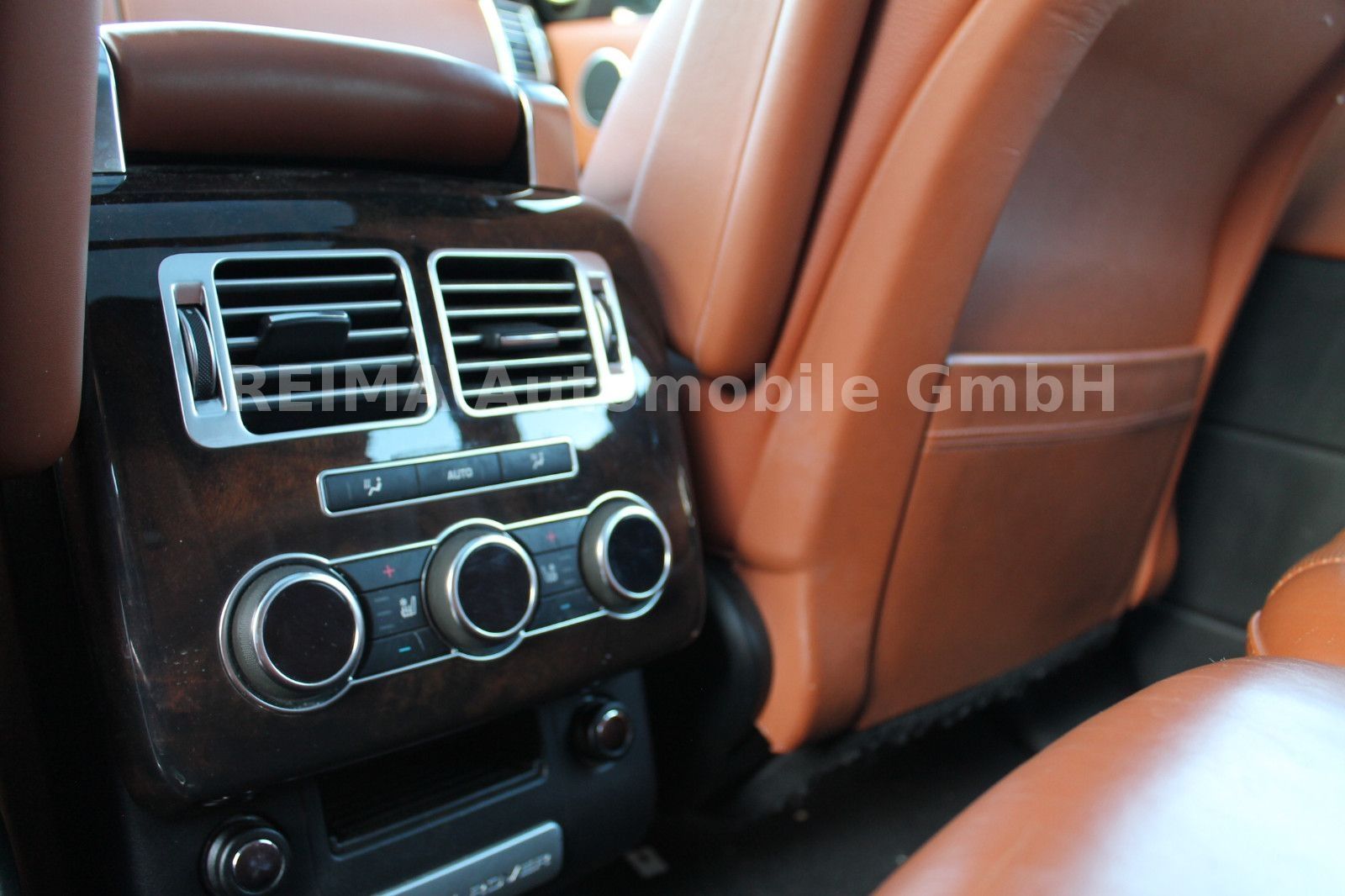 Fahrzeugabbildung Land Rover Range Rover 3,0 TDV6 mit Garantie bis 9.2026