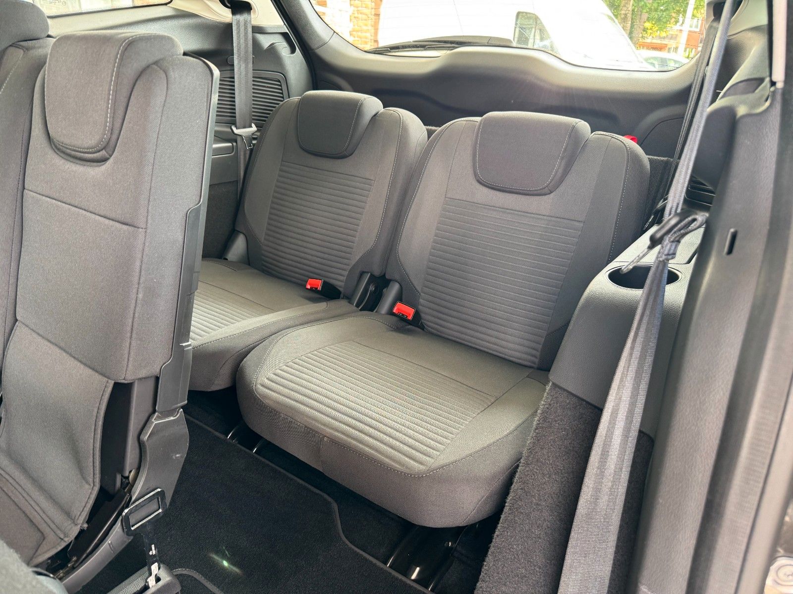 Fahrzeugabbildung Ford Grand C-MAX Titanium 7-Sitze/Navi/Kamera