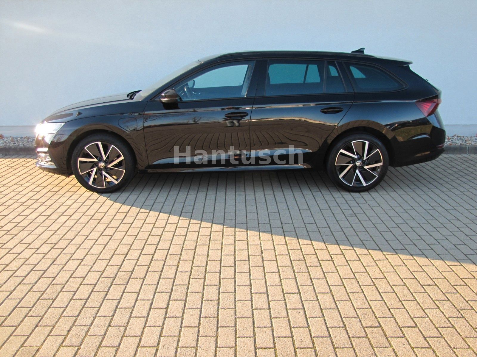 Fahrzeugabbildung SKODA Octavia Combi Clever iV 1.4l TSI DSG