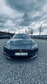Tesla Model S - 2018 - graue Tesla Model S