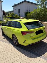 Skoda Octavia 2.0 TSI DSG RS Combi RS - Skoda Octavia: Grün, RS