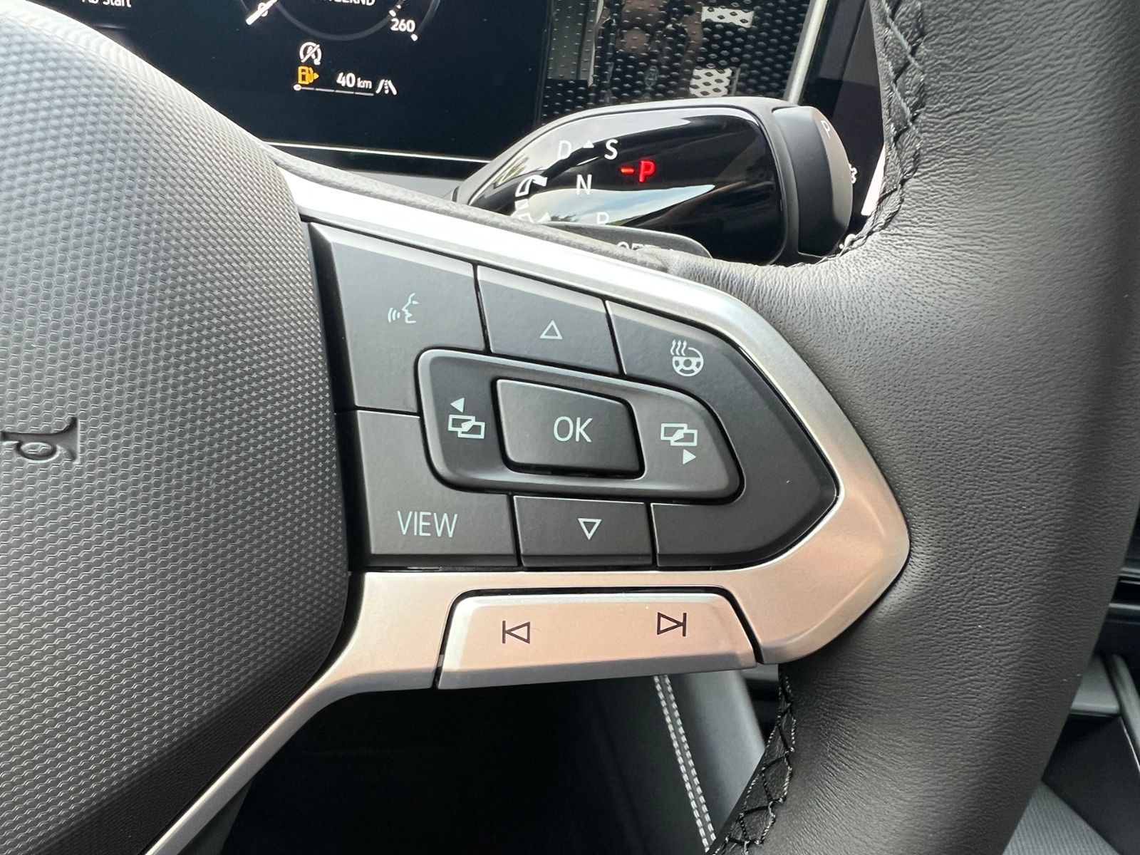 Fahrzeugabbildung Volkswagen Tiguan  ENERGY 2.0 TDI DSG *AHK, Navi, Ganzjahre