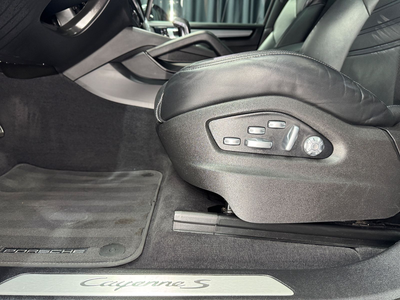 Fahrzeugabbildung Porsche Cayenne S|FACELIFT|PANO|18-WEGE|BOSE|MATRIX|