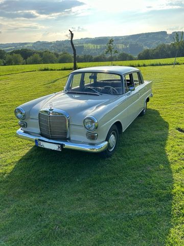 Mercedes-Benz Mercedes Heckflosse 200D