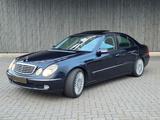 Mercedes-Benz E 240 ELEGANCE  - blaue Mercedes-Benz E 240