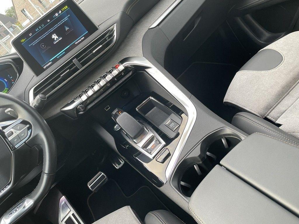 Peugeot 3008 GT Hybrid4 300 e-EAT8