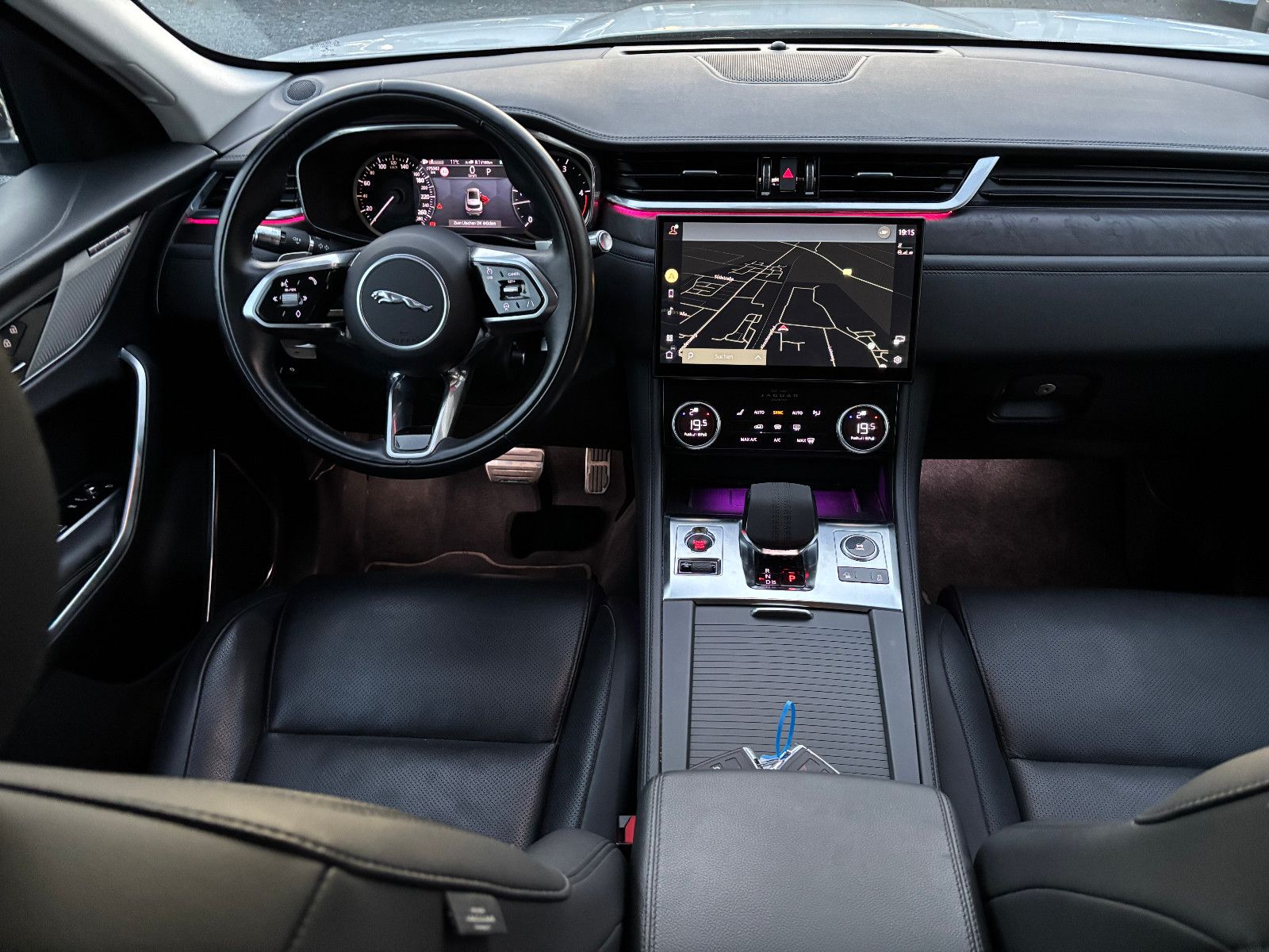 Fahrzeugabbildung Jaguar F-PACE SE AWD/D300KA;ERA/MASSAGE/APPLE/NAVI/KAM