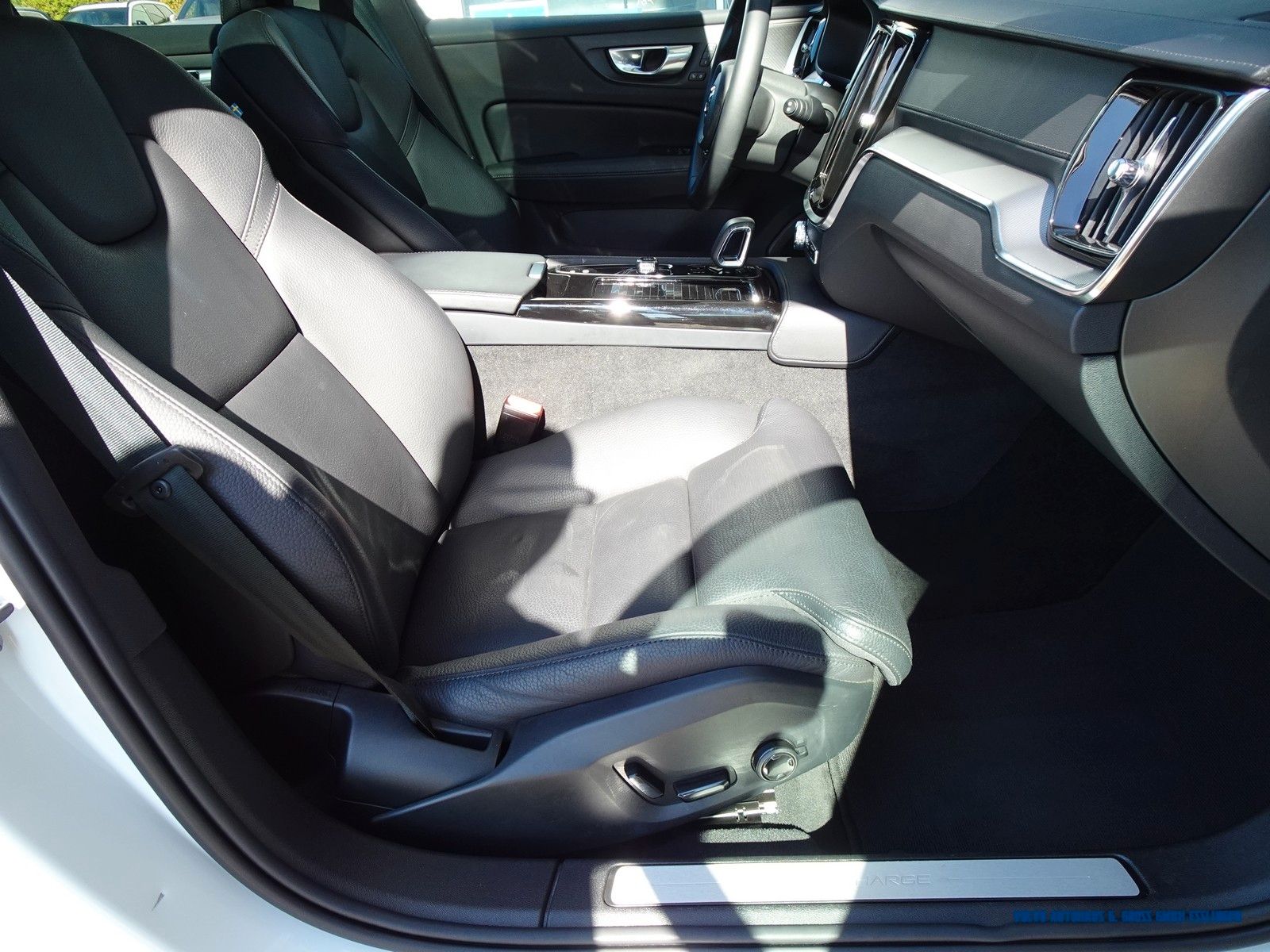 Volvo V60 T8 AWD Recharge Ultimate Dark foto 10