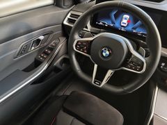 Fahrzeugabbildung BMW 320d Touring M Sport -- Pano/ACC/HeadUp/HiFi