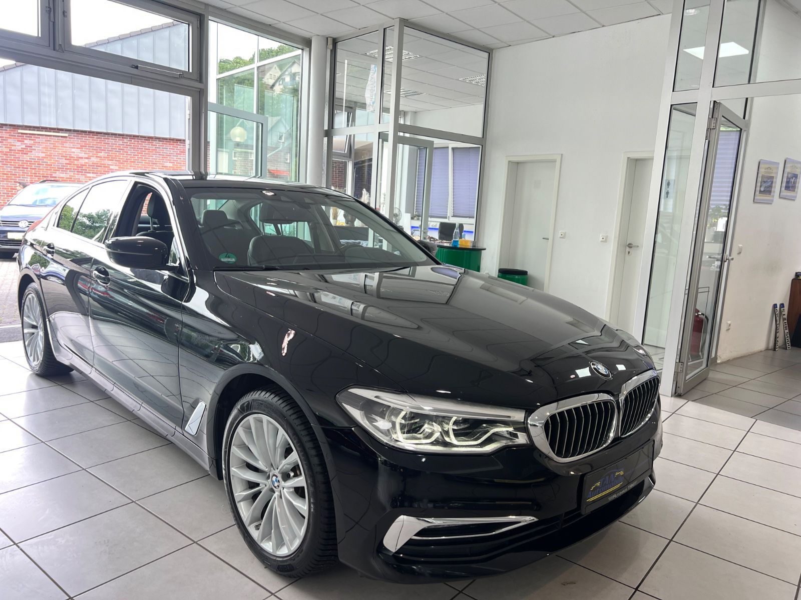 Fahrzeugabbildung BMW 520 d Lim. Luxury Line