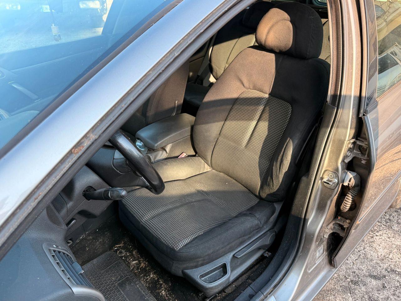 Peugeot 407 2005 — rear view
