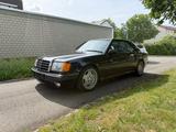 Mercedes-Benz E 300-24V - Mercedes-Benz E 300: 24v