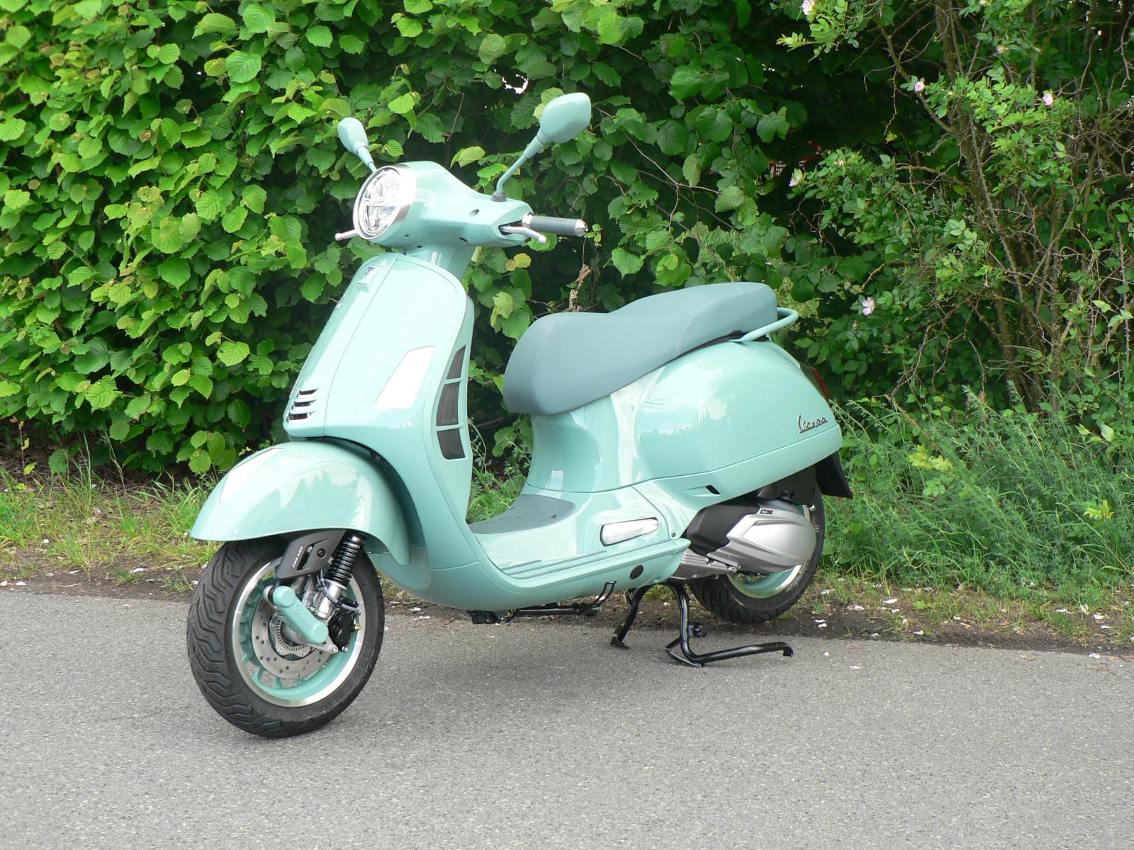 Vespa GTS 80th 310