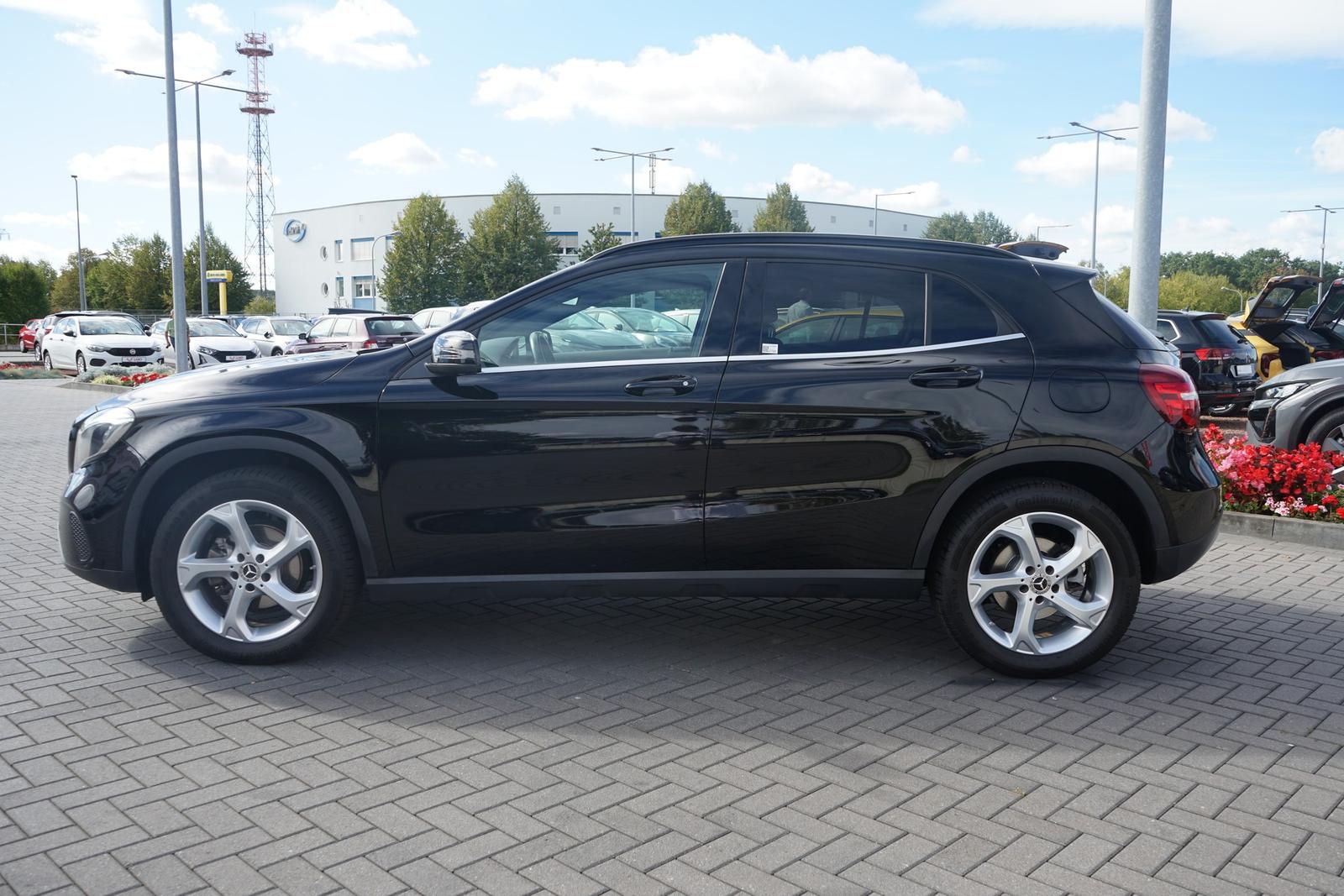 Mercedes-Benz GLA 200 Style LED Navi Sitzheizung Teilleder AHK