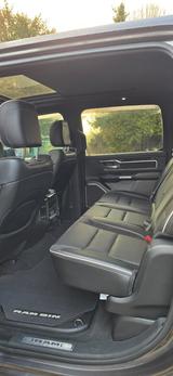 Dodge RAM 1500 Gen 5 Laramie Night Crew Cap - Dodge Gebrauchtwagen in Köln