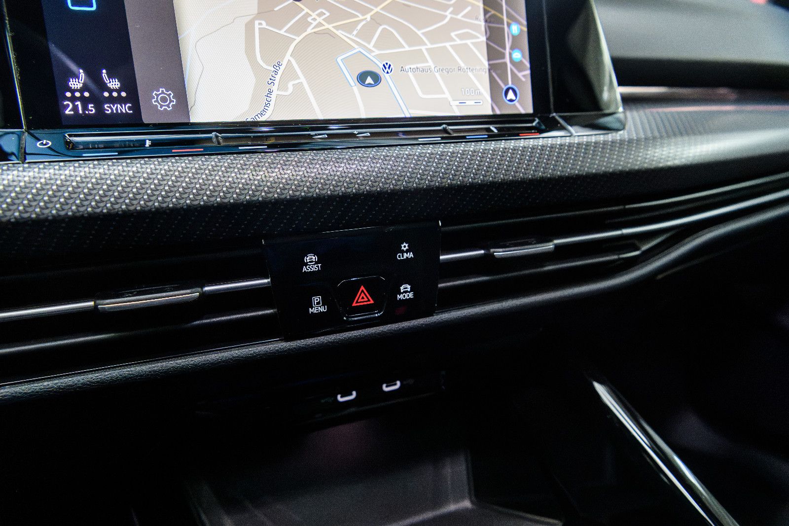 Fahrzeugabbildung Volkswagen Golf Variant R-Line eTSI DSG+AHK+Kamera+Pano