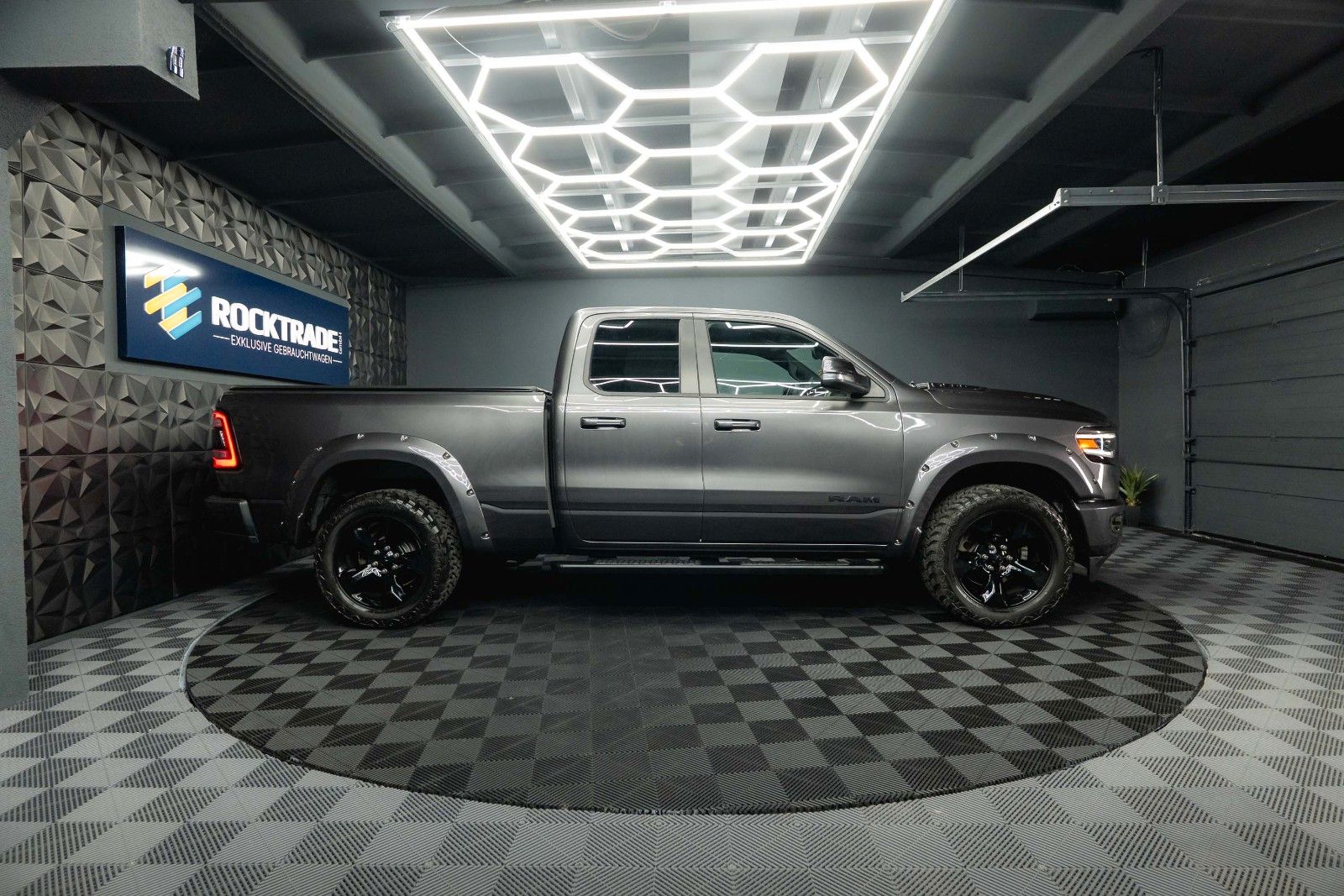 Fahrzeugabbildung Dodge RAM 5.7 V8 HEMI 4x4 Night Limited Longbed 19%