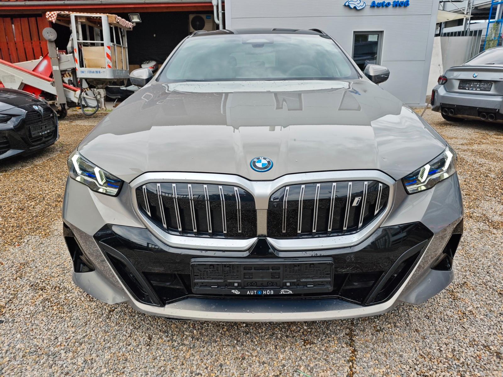 BMW i5 eDrive40 M-Sport 360°/Pano/B&W/ad.Fahrw/NP96`