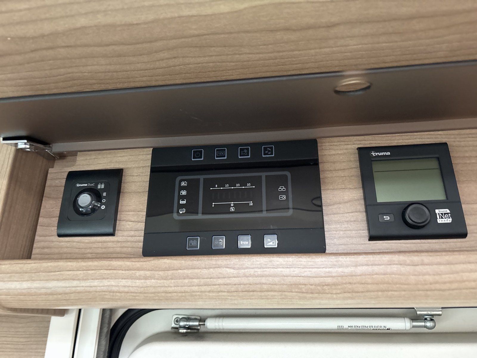 Fahrzeugabbildung Carthago C-Tourer T 143 LE Sprinter 417 CDI DISTRO LED TV