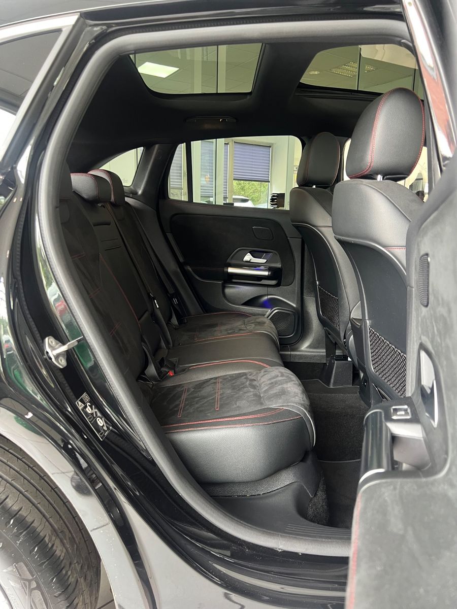 Fahrzeugabbildung Mercedes-Benz GLA 250 4Matic* AMG Line * PANORAMADACH *