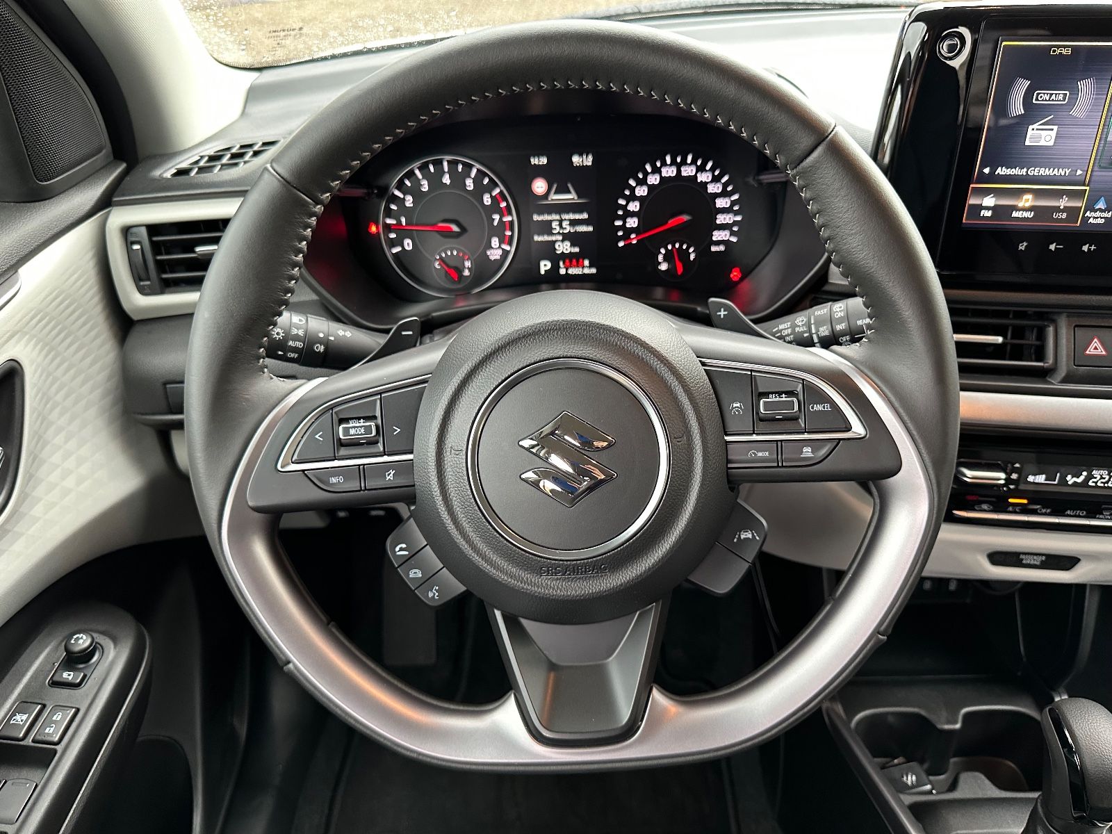 Fahrzeugabbildung Suzuki Swift 1.2 Dualjet Hybrid Comfort+ ACC/Navi/LED