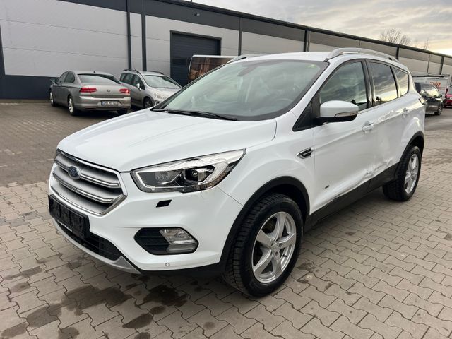 Ford Kuga 2,0 TDCi 4x4 110kW Titanium Navi Xenon Sens