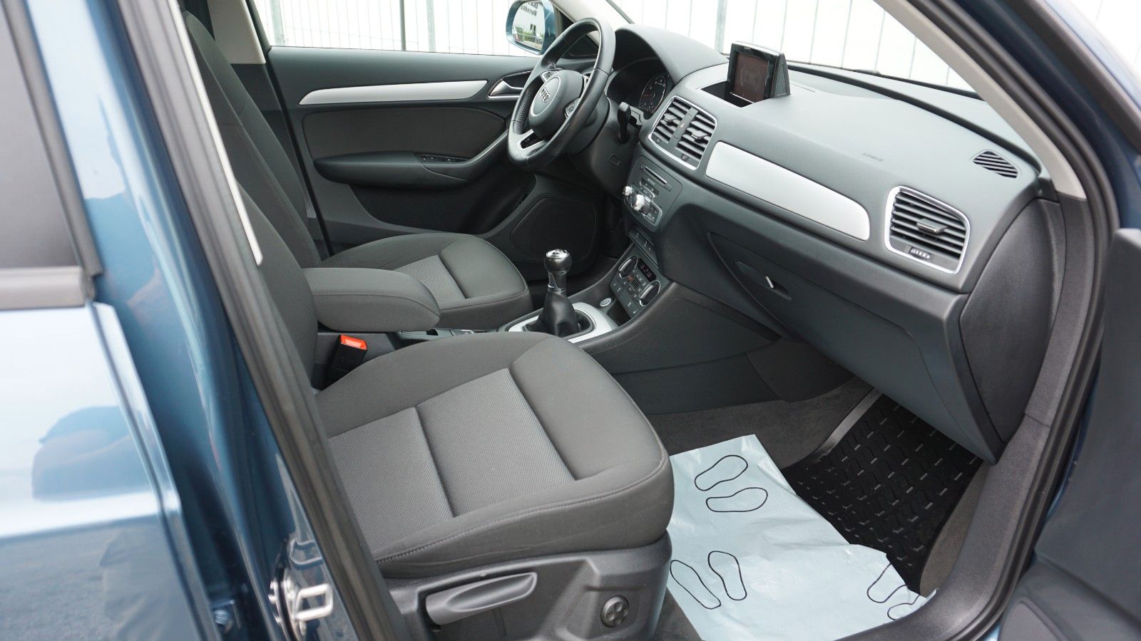 Fahrzeugabbildung Audi Q3 S Line, Navi, LED, AHK, Keyless, Start & Stop