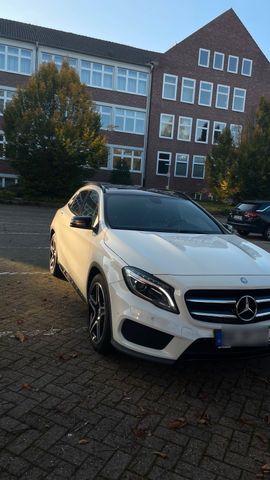 Mercedes-Benz Mercedes GLA 200 AMG Line Panoramadach