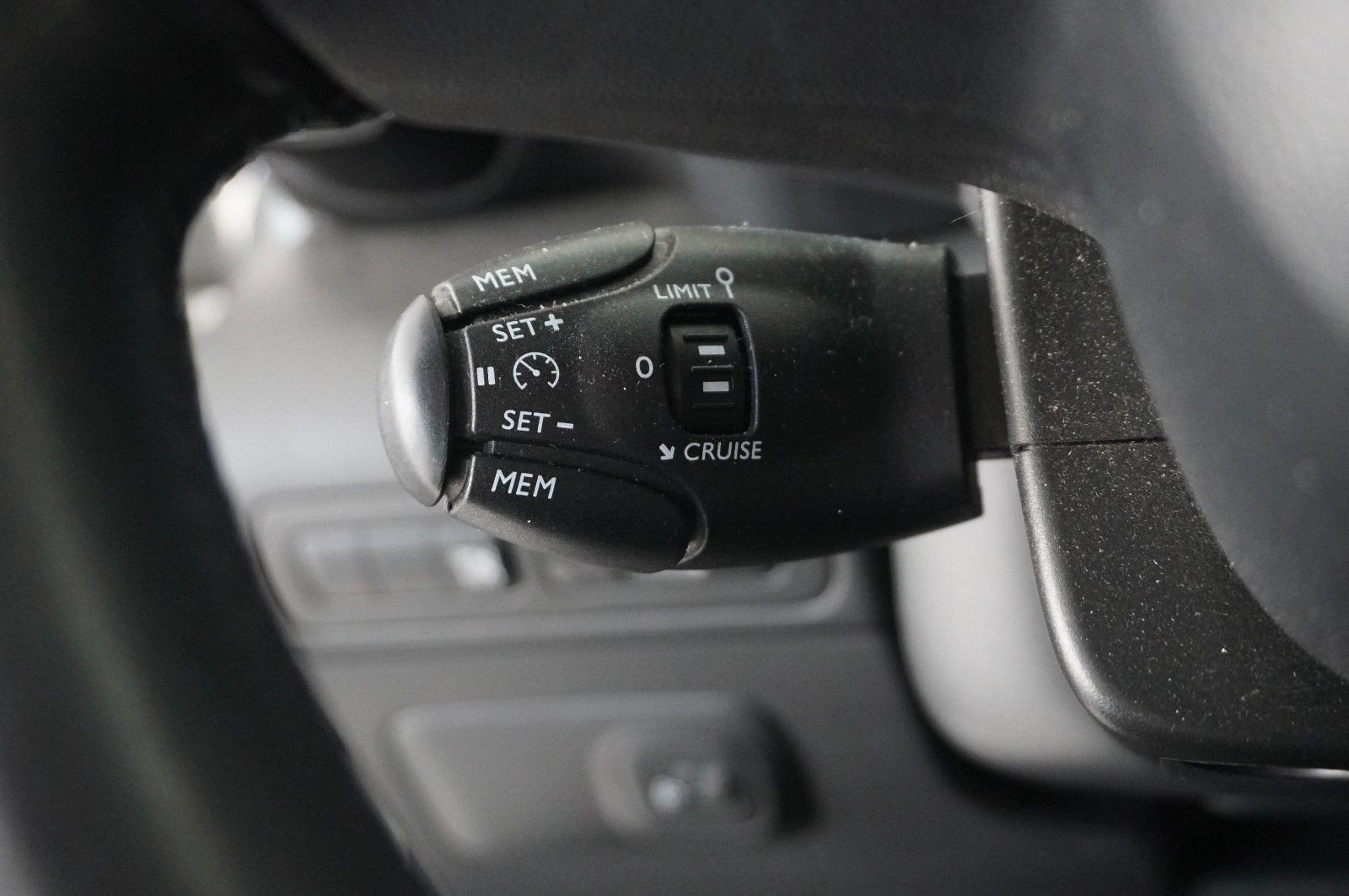 Fahrzeugabbildung Citroën C3 Aircross 1.2 FEEL NAVI/LED/SHZ/PDC/TEMP./AHK