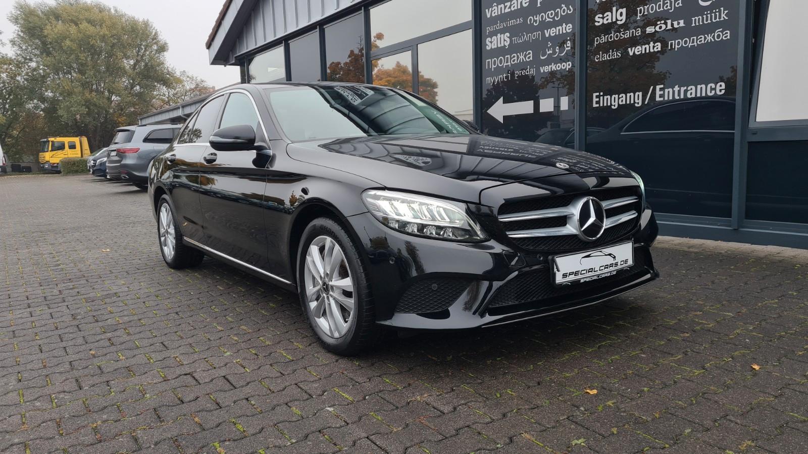 Mercedes-Benz C 300 de AVANTGARDE – LED – 8 x ALU –