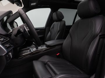 Fahrzeugabbildung BMW X5 xDr 30d M Sport Pano HUD H/K AHK Comfort 20'