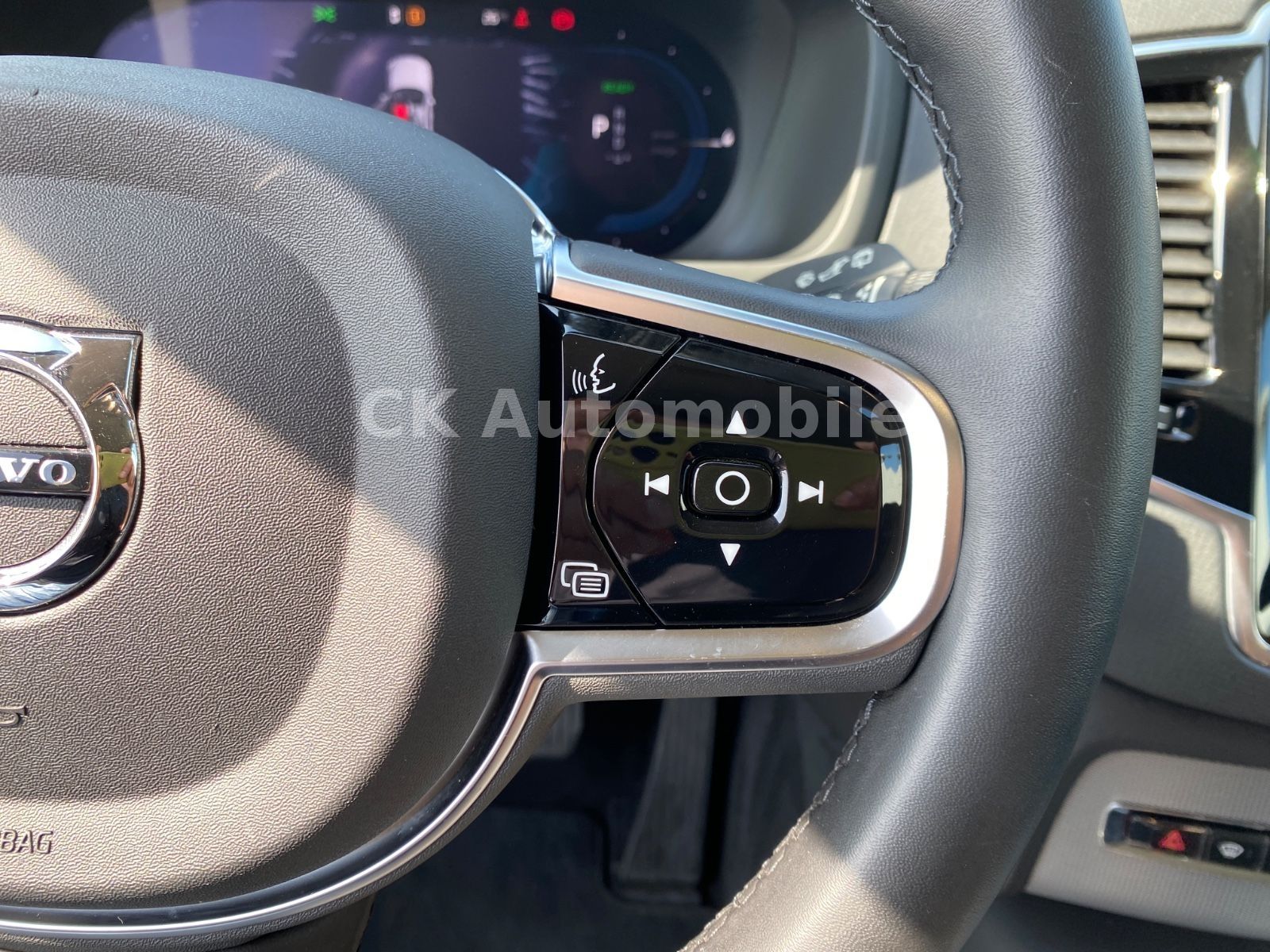 Fahrzeugabbildung Volvo XC90 T8 Core Recharge Plug-In Hybrid AWD/7 Sitze