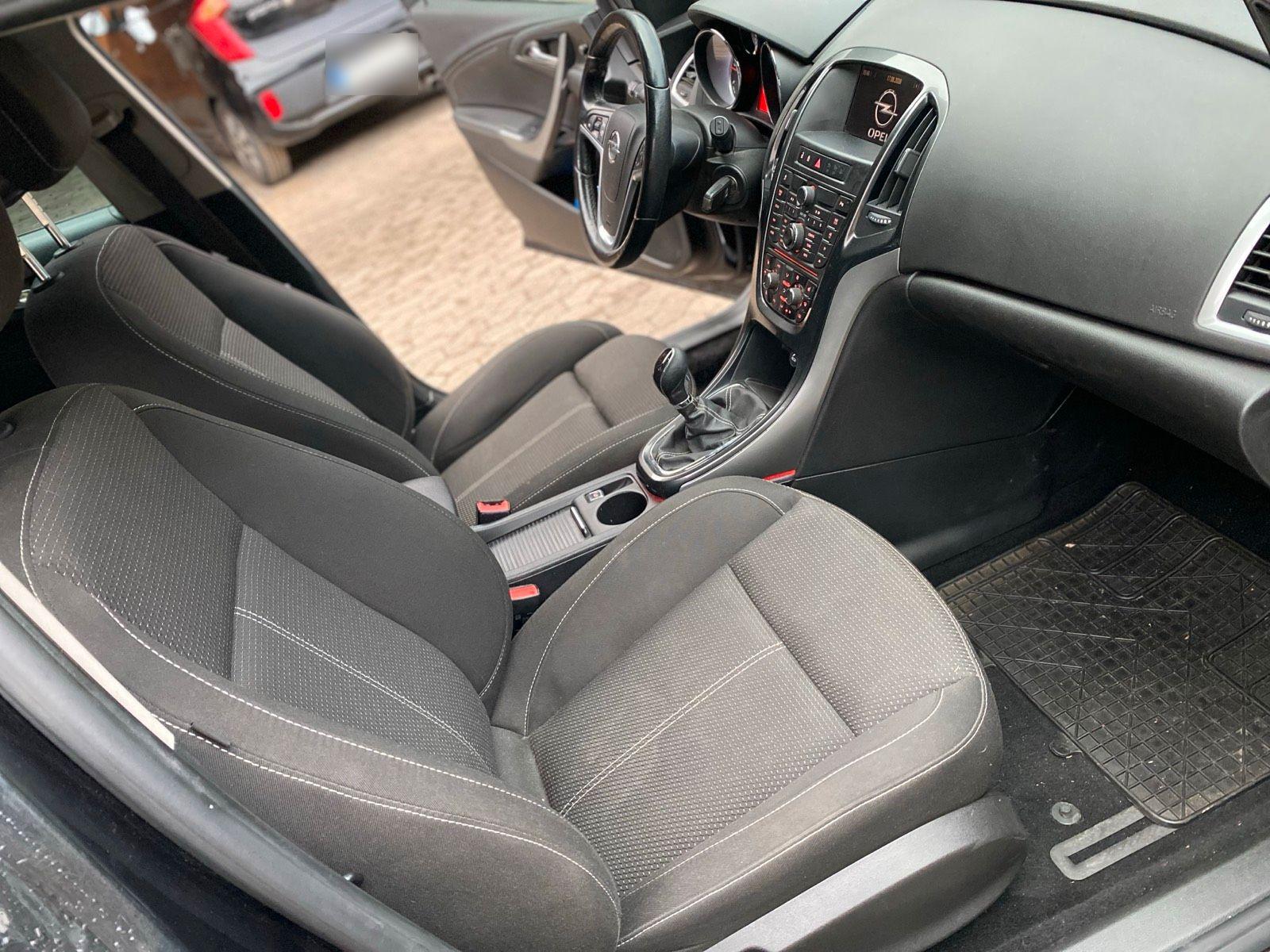 Opel Astra 2013 — photo 8