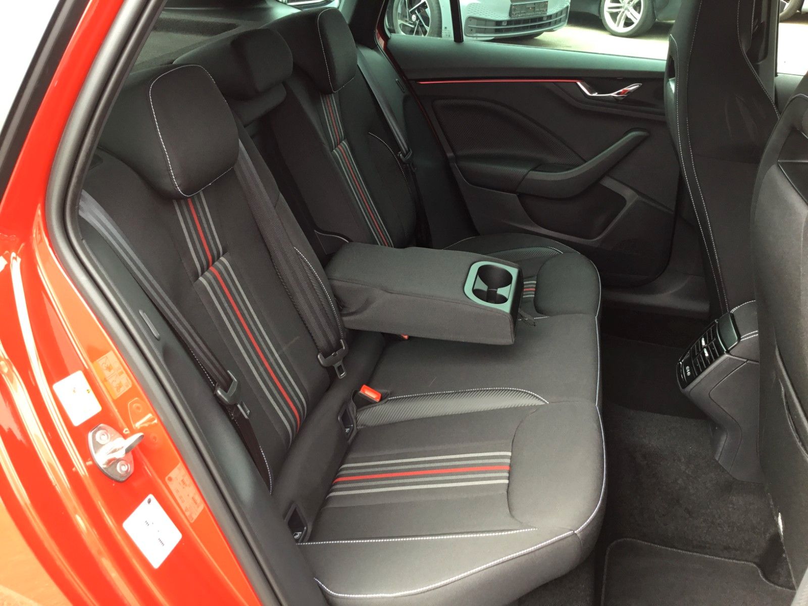 Fahrzeugabbildung SKODA Kamiq 1.5 TSI DSG Monte Carlo+AHK+Navi+Kamera