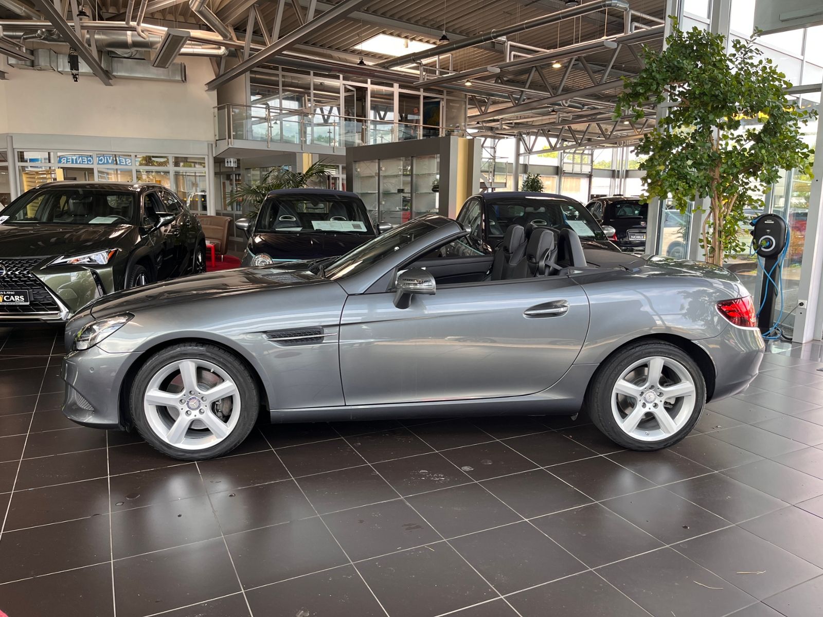 Fahrzeugabbildung Mercedes-Benz SLC 200 LEDER NAVI ALU