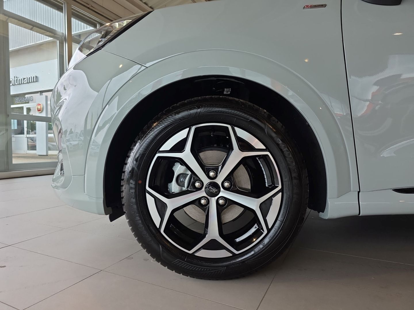 Fahrzeugabbildung Ford Puma ST-Line X Ganzjahresreifen AHK-abnehmbar Ad