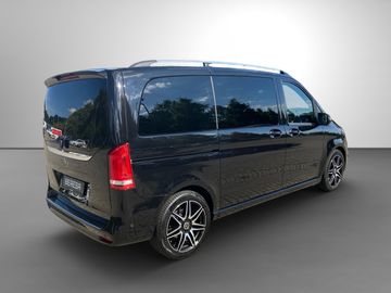 Mercedes V 220 - 6