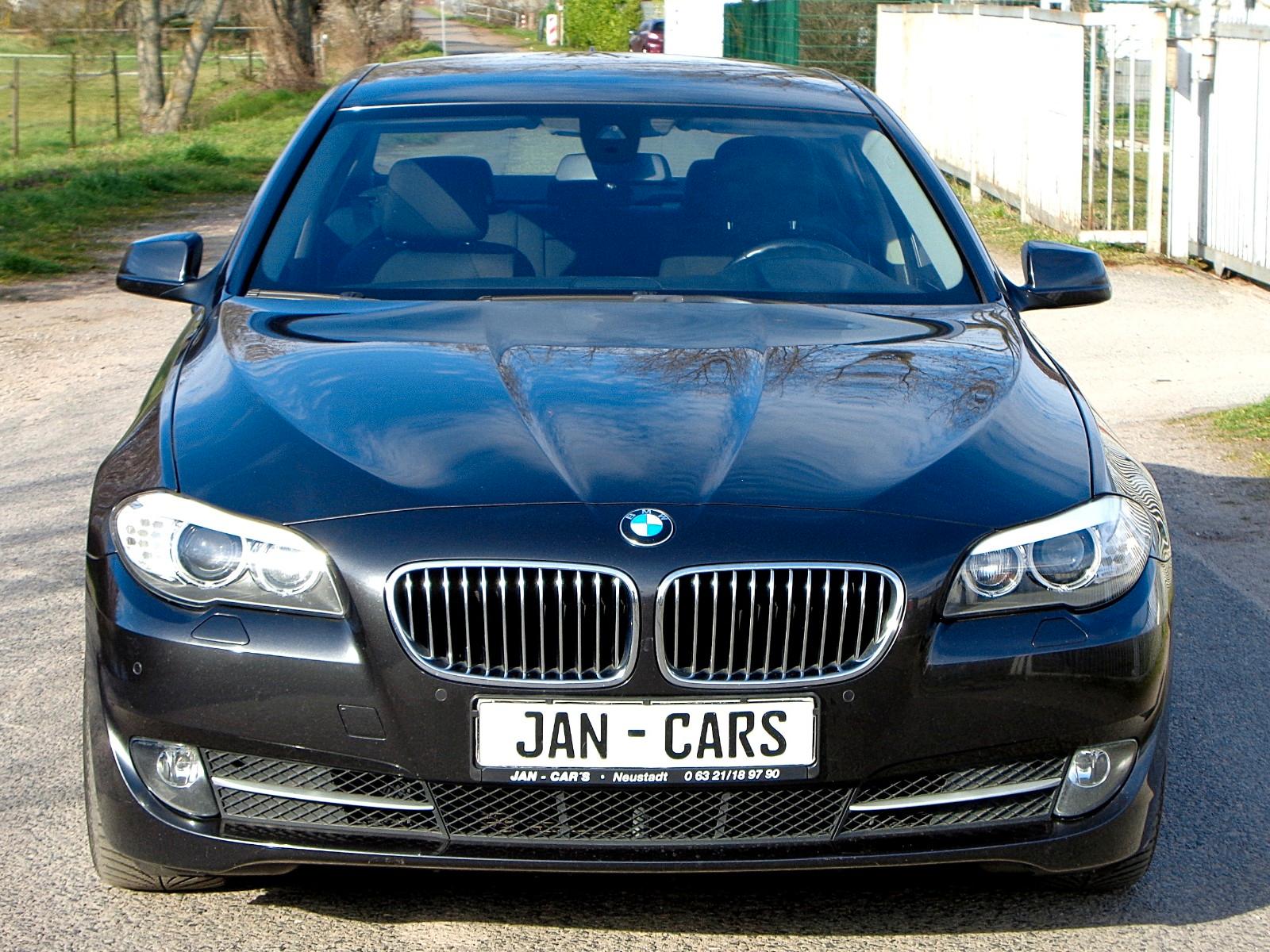 BMW 520d Lim 3Hd BiXenon Nav Prof HUD PDC AHK schwen