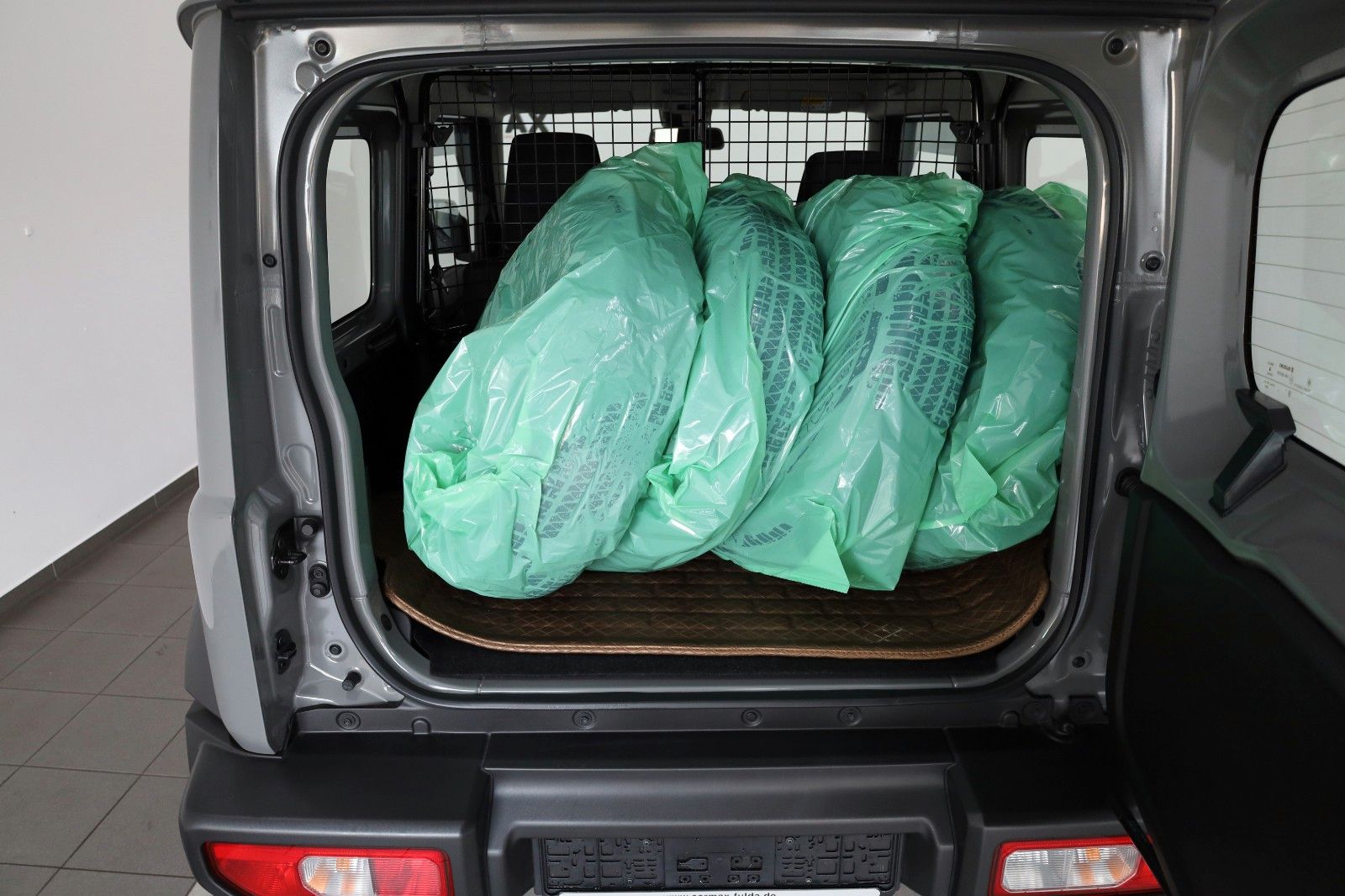 Fahrzeugabbildung Suzuki Jimny Comfort AllGrip NFZ,Temp,SH,8 fach bereift